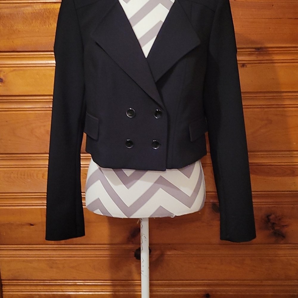 White|Black black blazer.